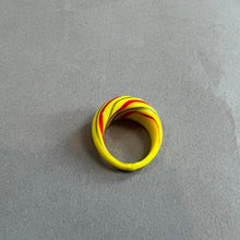 Load image into Gallery viewer, Vintage resin ring
