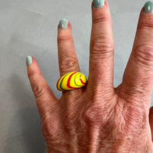 Load image into Gallery viewer, Vintage resin ring
