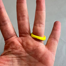 Load image into Gallery viewer, Vintage resin ring
