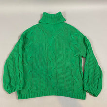 Load image into Gallery viewer, Modern cableknit sweater
