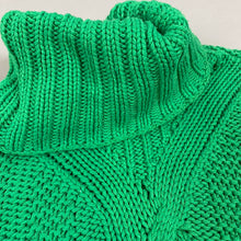 Load image into Gallery viewer, Modern cableknit sweater
