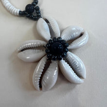Load image into Gallery viewer, Y2K Flower shell necklace
