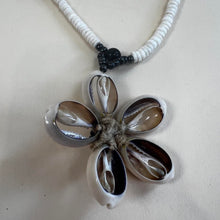 Load image into Gallery viewer, Y2K Flower shell necklace
