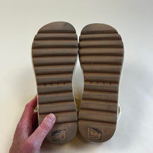 Load image into Gallery viewer, REEF water vista higher platform sandals
