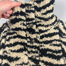 Load image into Gallery viewer, Lou &amp; Grey animal print jacket
