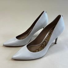 Load image into Gallery viewer, Sam Edelman pointed toe pumps
