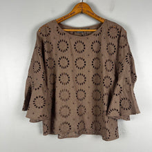 Load image into Gallery viewer, Soho New York &amp; company blouse
