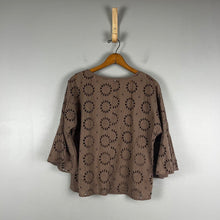 Load image into Gallery viewer, Soho New York &amp; company blouse
