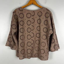 Load image into Gallery viewer, Soho New York &amp; company blouse
