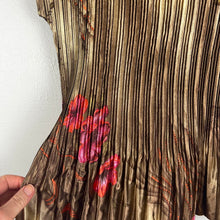 Load image into Gallery viewer, Floral accordion blouse
