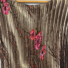Load image into Gallery viewer, Floral accordion blouse
