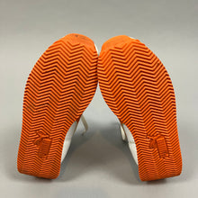 Load image into Gallery viewer, Vintage puma sneakers
