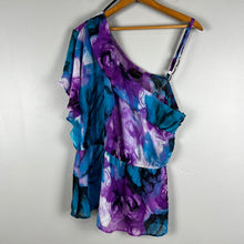 Load image into Gallery viewer, Y2K torrid one shoulder top
