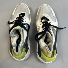 Load image into Gallery viewer, Nike air huarache women’s sneakers

