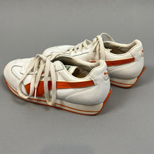 Load image into Gallery viewer, Vintage puma sneakers
