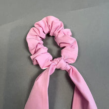 Load image into Gallery viewer, Alo yoga love knots tie scrunchie
