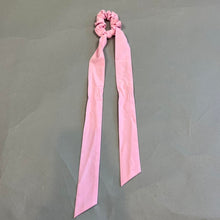 Load image into Gallery viewer, Alo yoga love knots tie scrunchie
