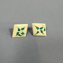 Load image into Gallery viewer, Vintage stud earrings
