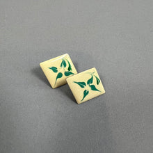 Load image into Gallery viewer, Vintage stud earrings
