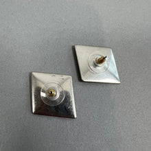 Load image into Gallery viewer, Vintage stud earrings
