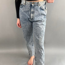 Load image into Gallery viewer, Vintage Lee mom jeans
