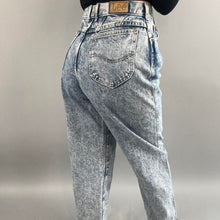 Load image into Gallery viewer, Vintage Lee mom jeans
