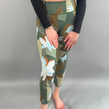 Load image into Gallery viewer, Lou &amp; Grey patterned leggings
