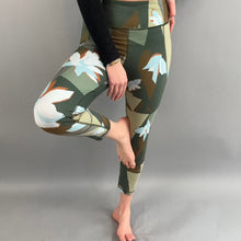 Load image into Gallery viewer, Lou &amp; Grey patterned leggings
