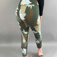 Load image into Gallery viewer, Lou &amp; Grey patterned leggings
