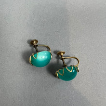 Load image into Gallery viewer, Vintage screw on earrings
