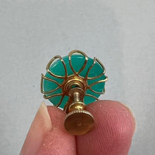 Load image into Gallery viewer, Vintage screw on earrings
