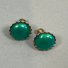 Load image into Gallery viewer, Vintage screw on earrings
