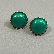 Load image into Gallery viewer, Vintage screw on earrings
