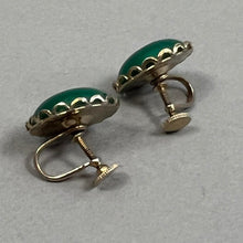 Load image into Gallery viewer, Vintage screw on earrings
