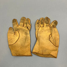 Load image into Gallery viewer, Vintage papa brand gloves
