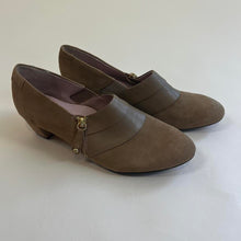 Load image into Gallery viewer, Taryn Rose suede booties
