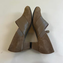 Load image into Gallery viewer, Taryn Rose suede booties
