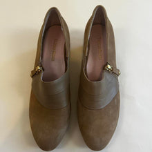 Load image into Gallery viewer, Taryn Rose suede booties
