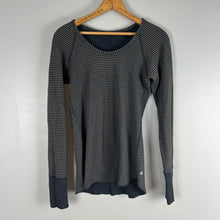 Load image into Gallery viewer, Retro Lululemon open your heart top
