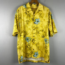 Load image into Gallery viewer, Tommy Bahama men’s Hawaiian top
