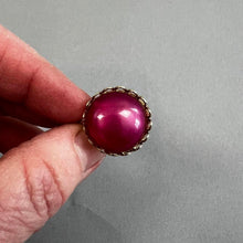 Load image into Gallery viewer, Vintage screw on earrings
