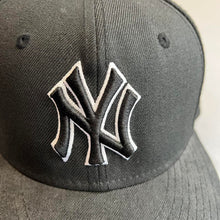 Load image into Gallery viewer, New era New York Yankees hat
