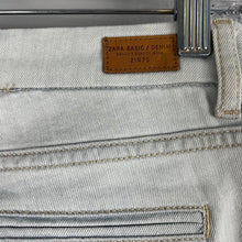 Load image into Gallery viewer, Zara Basic Z1975 Denim Jeans
