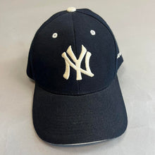 Load image into Gallery viewer, Retro New York Yankees hat
