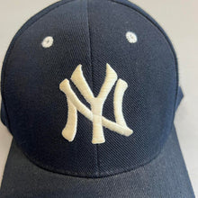 Load image into Gallery viewer, Retro New York Yankees hat
