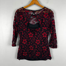 Load image into Gallery viewer, NOBO lace going out top
