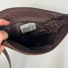 Load image into Gallery viewer, Vintage Sasson crossbody bag
