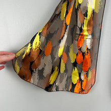 Load image into Gallery viewer, Retro patterned scarf
