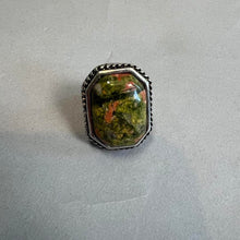Load image into Gallery viewer, Statement stone ring
