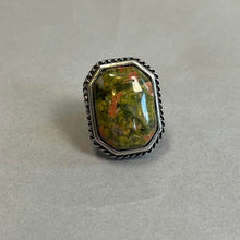 Load image into Gallery viewer, Statement stone ring

